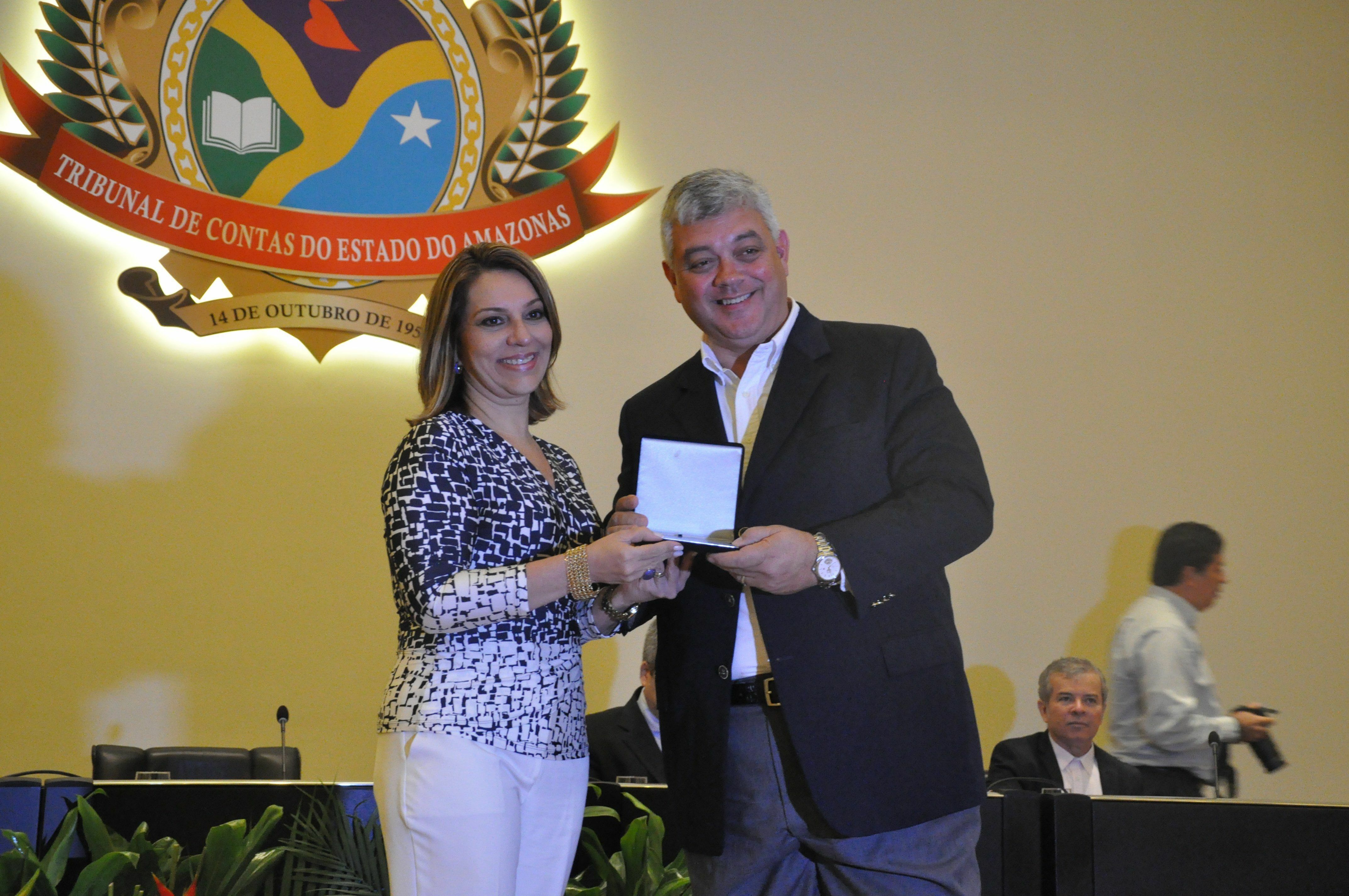 Secretário municipal de Saúde recebeu homenagem pela parceria desenvolvida com o HUGV